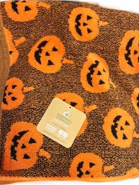 Deborah Connolly Halloween Pumpkin Orange Bath Towels Set of 2     30”x54”